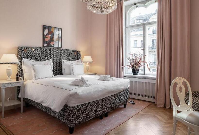 디럭스 룸 킹사이즈 침대, The Sparrow