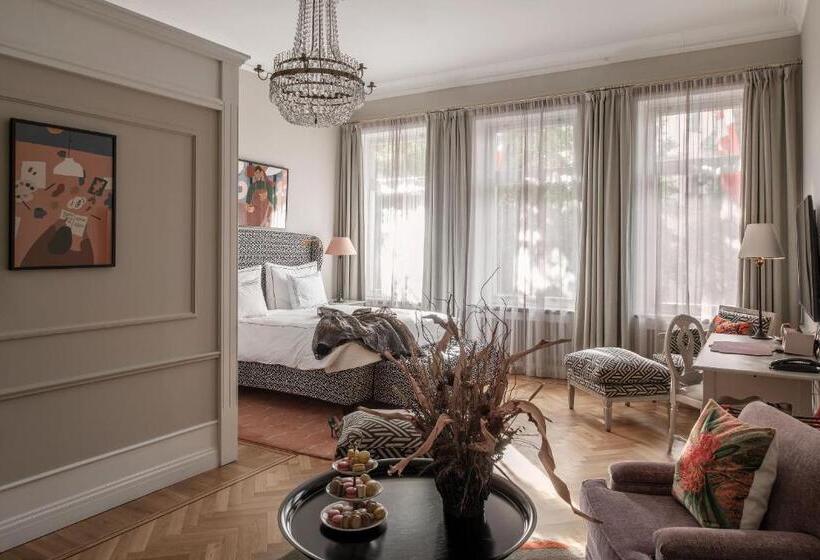 주니어 스위트, The Sparrow