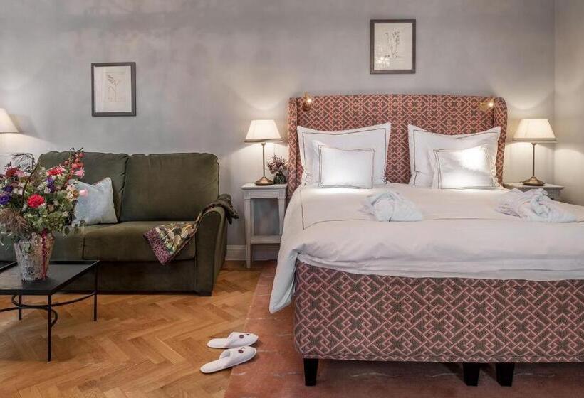 주니어 스위트, The Sparrow