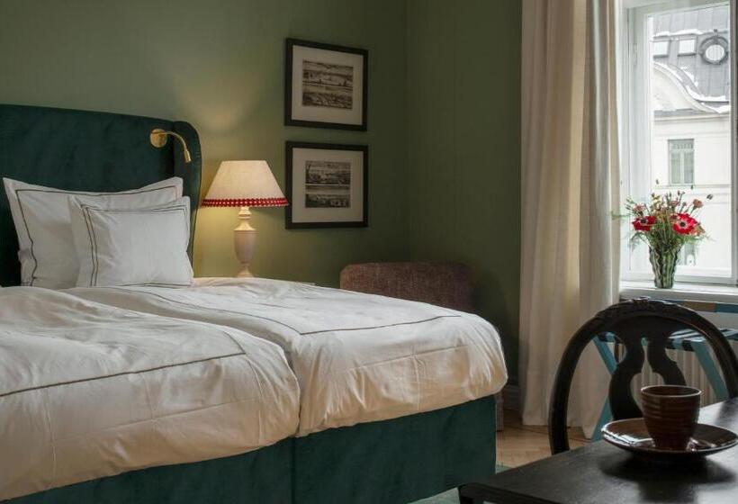 수피리어 룸, The Sparrow