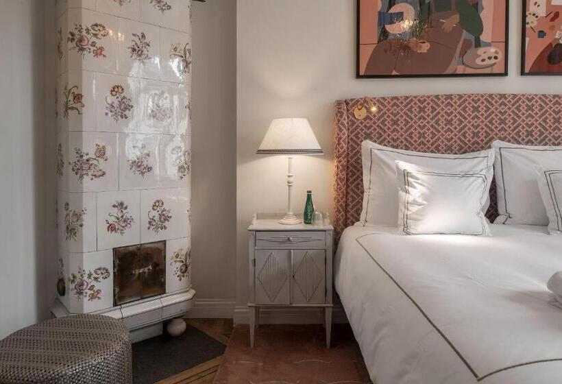 수피리어 룸, The Sparrow