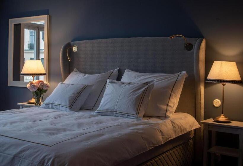 디럭스 룸, The Sparrow