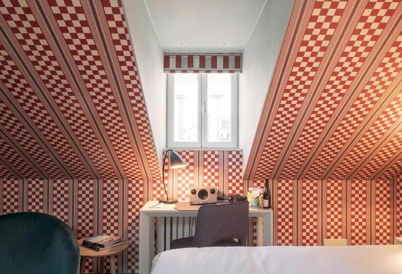 스탠다드 룸, The Sparrow