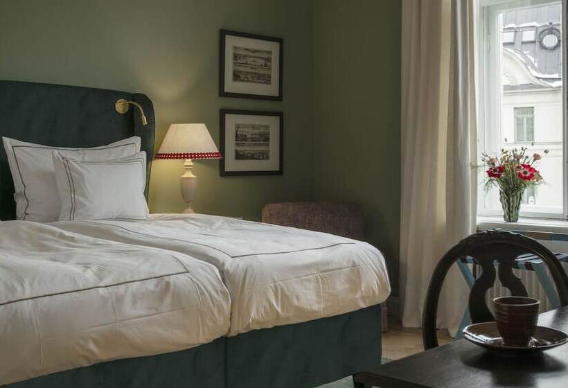 수피리어 룸, The Sparrow