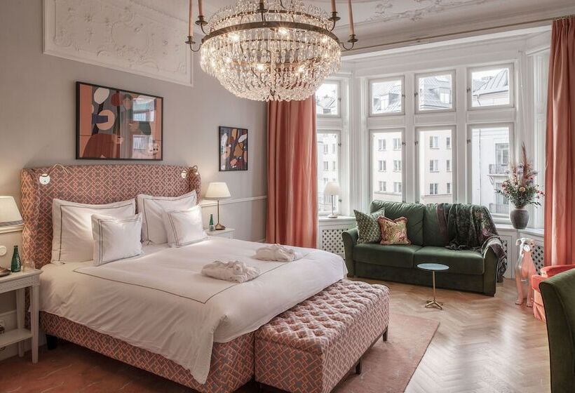 주니어 스위트, The Sparrow