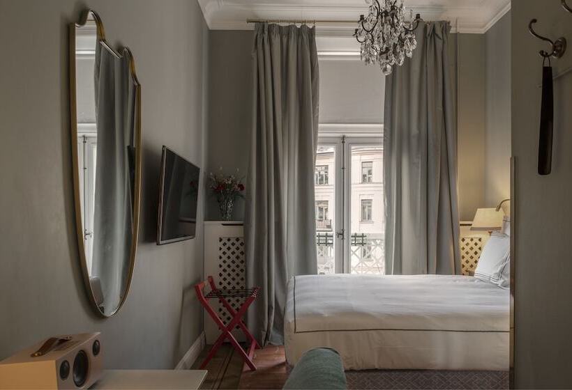 스탠다드 룸, The Sparrow