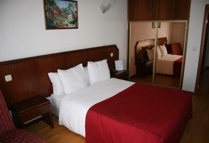 غرفة قياسية, Turismo Miranda