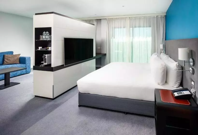 سوییت جونیور, Radisson Blu Hotel, Cardiff