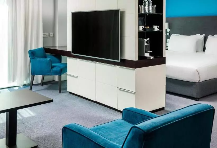 سوییت جونیور, Radisson Blu Hotel, Cardiff