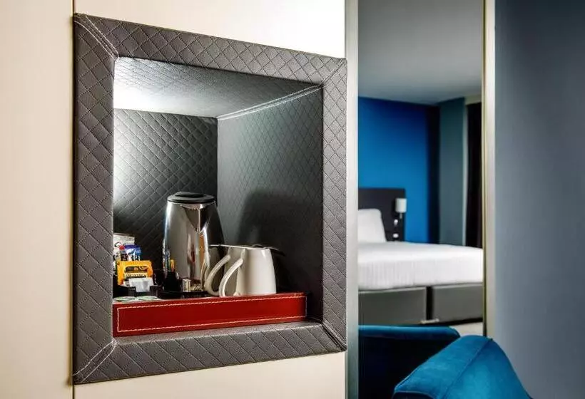 سوییت جونیور, Radisson Blu Hotel, Cardiff