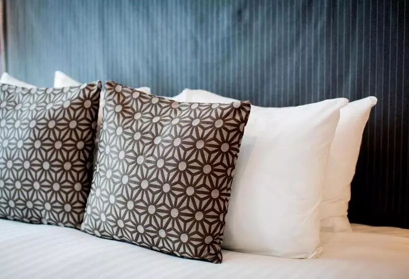 سوییت جونیور, Radisson Blu Hotel, Cardiff