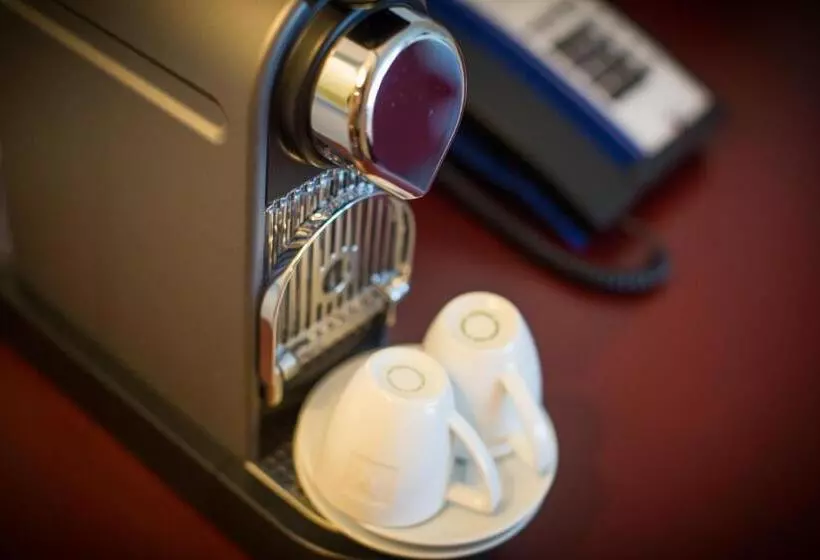 سوییت جونیور, Radisson Blu Hotel, Cardiff