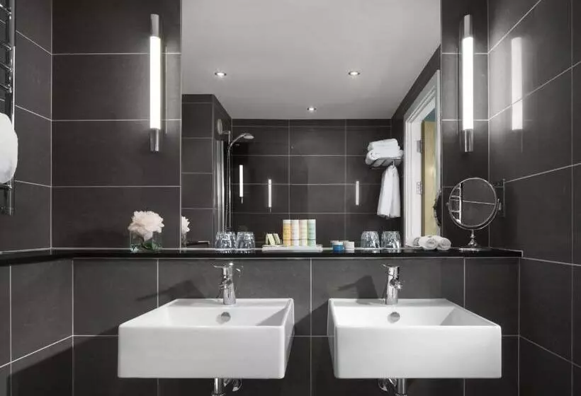 سوییت جونیور, Radisson Blu Hotel, Cardiff
