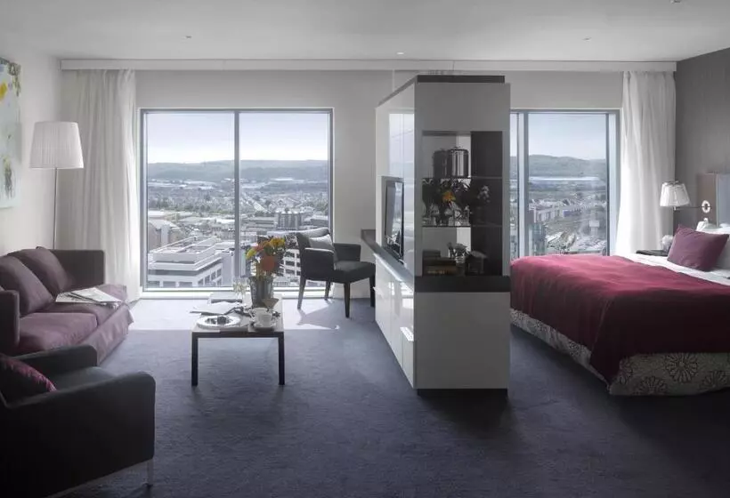 سوییت جونیور, Radisson Blu Hotel, Cardiff