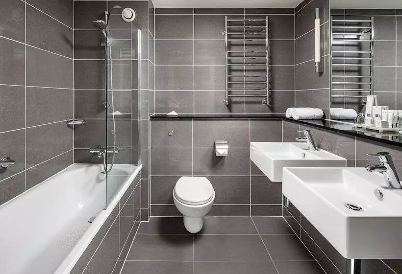 سوییت جونیور, Radisson Blu Hotel, Cardiff
