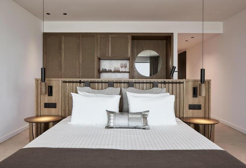 オーシャンビュースイート, The Olivar Suites