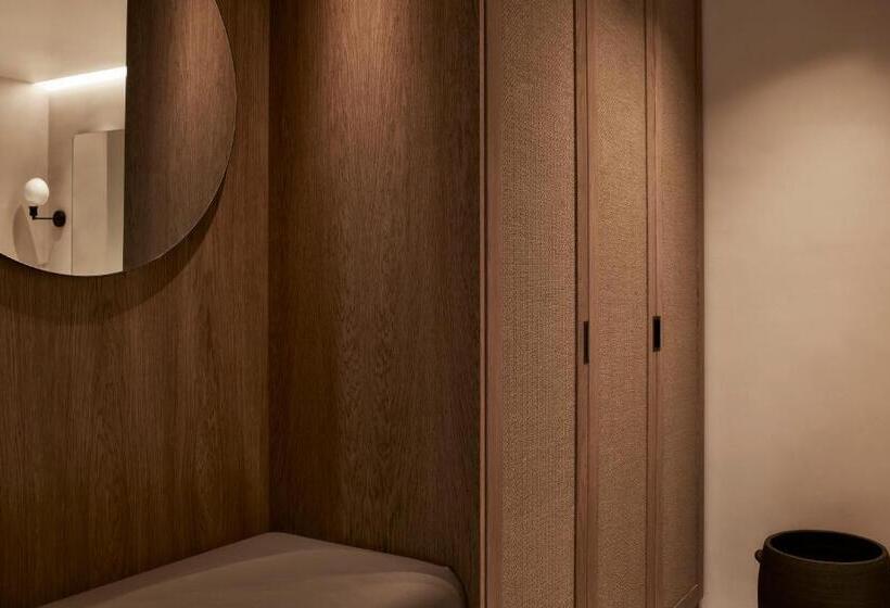 Люкс с Бассейном, The Olivar Suites