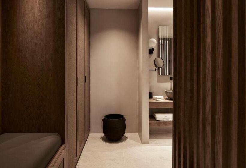 Люкс с Бассейном, The Olivar Suites