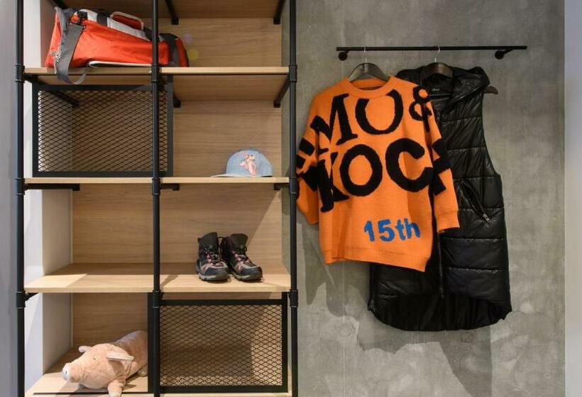 家庭间, Moxy Sion