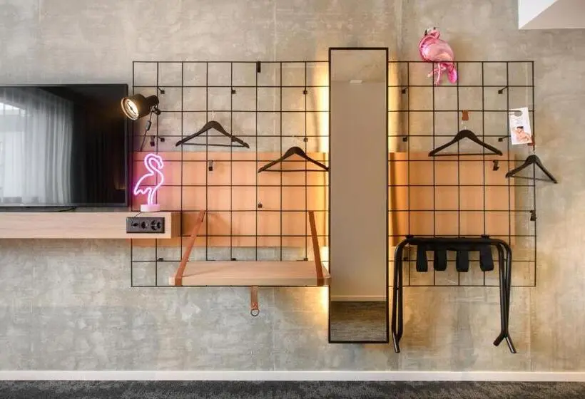 Standardzimmer innenliegend, Moxy Sion
