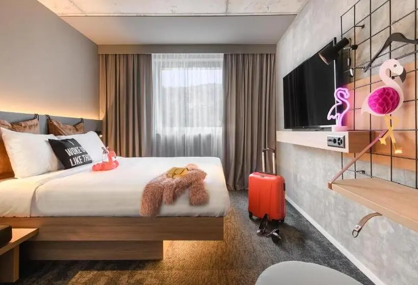 Standardzimmer innenliegend, Moxy Sion