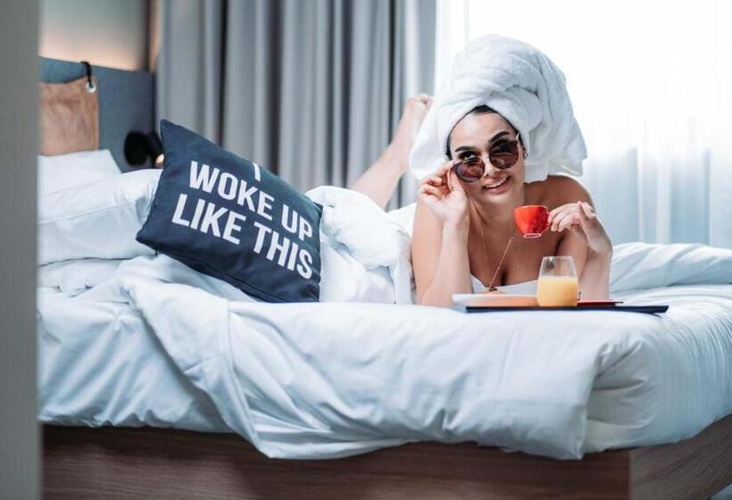 豪华房间, Moxy Sion