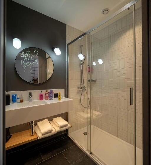 标准间, Moxy Sion