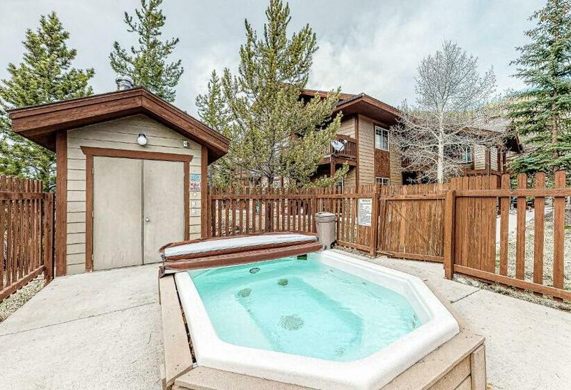 בית, 2 חדרי שינה, Revett Retreat