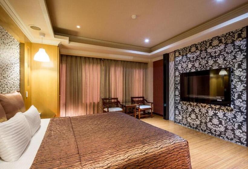 اتاق استاندارد, Ching Ching Motel