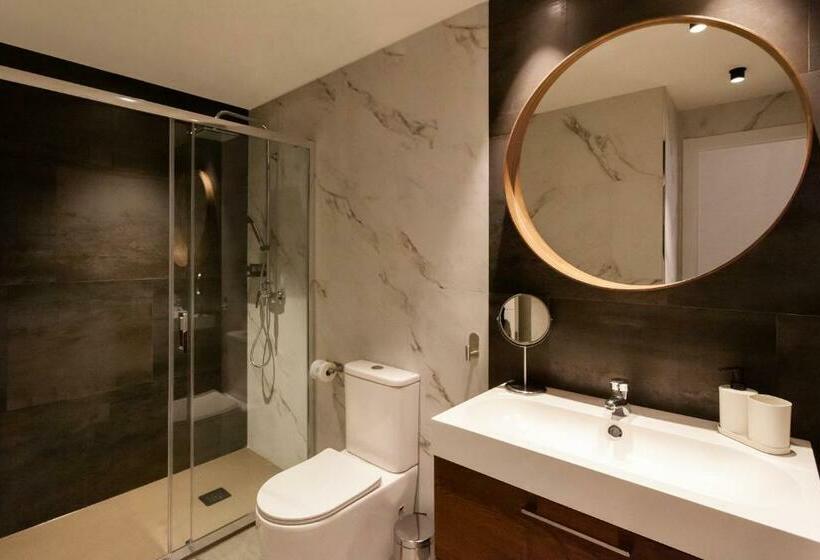 اتاق لوکس با تخت بزرگ, Welldone Sierpes Boutique