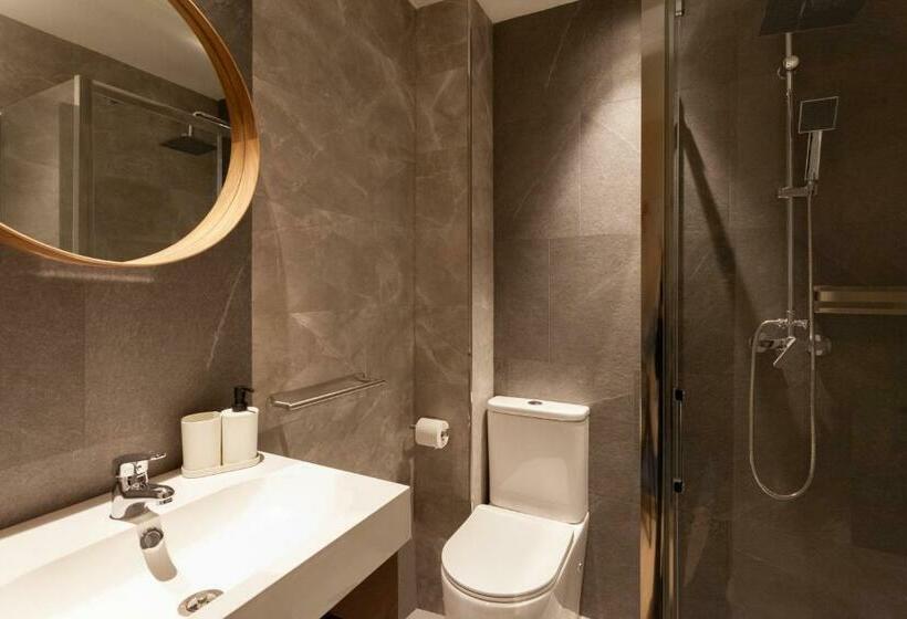 سوییت جونیور, Welldone Sierpes Boutique