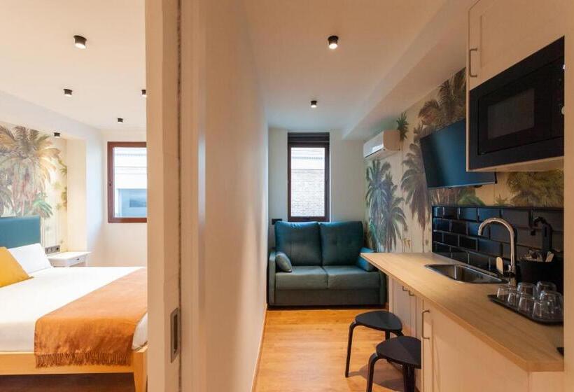 اتاق اجرایی سه نفره, Welldone Sierpes Boutique