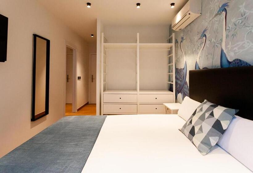 اتاق اجرایی سه نفره, Welldone Sierpes Boutique