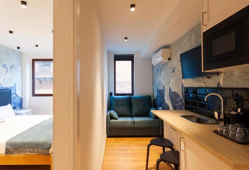 اتاق اجرایی سه نفره, Welldone Sierpes Boutique