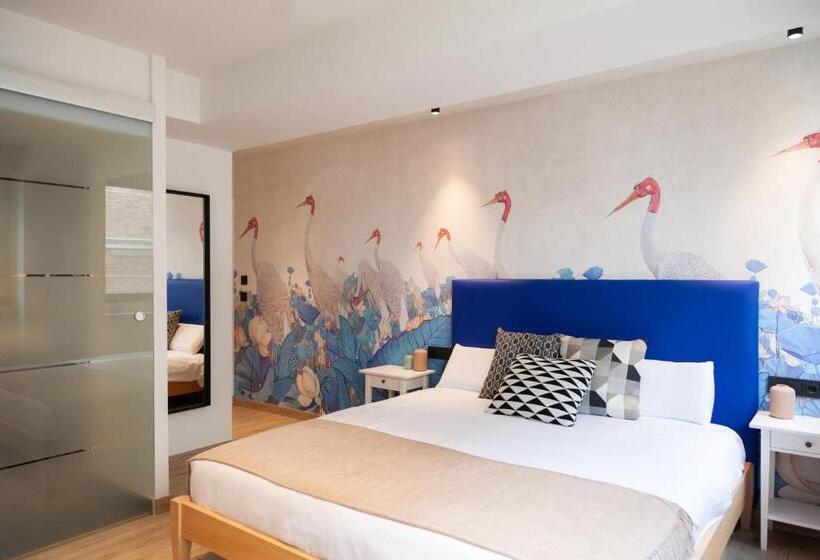 سوییت جونیور, Welldone Sierpes Boutique