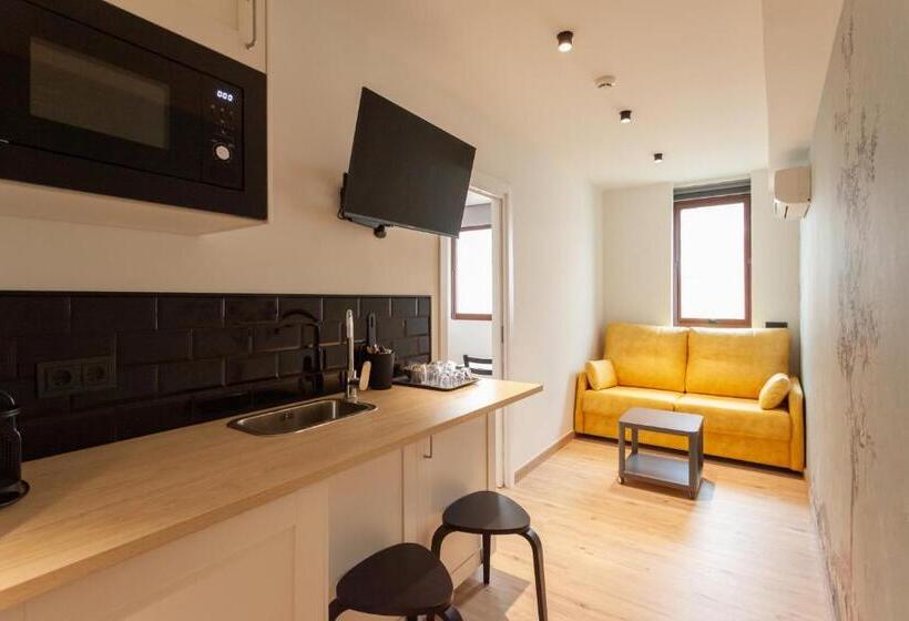 سوییت جونیور, Welldone Sierpes Boutique