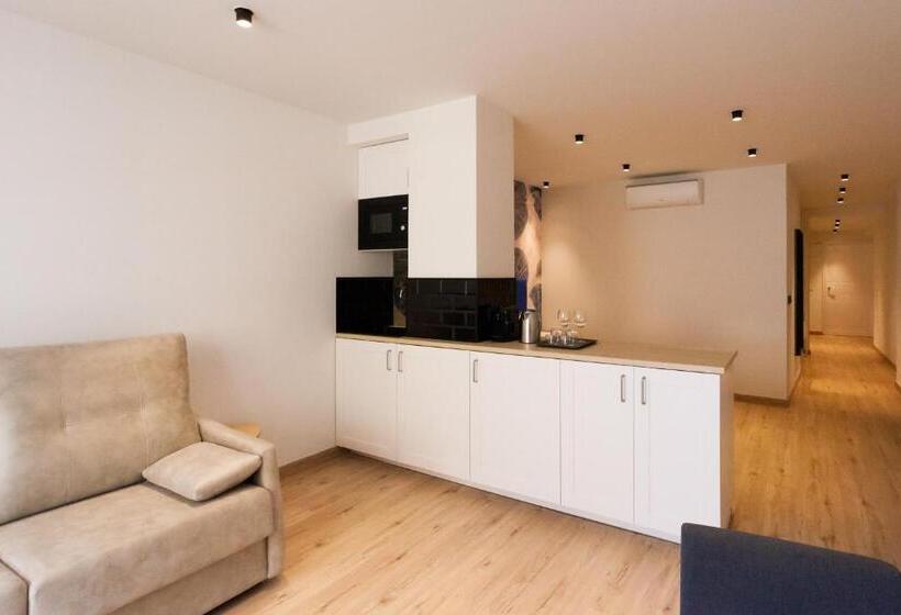 سوییت, Welldone Sierpes Boutique