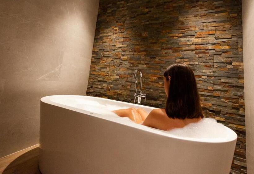 سوئیت با تخت بزرگ, Welldone Sierpes Boutique