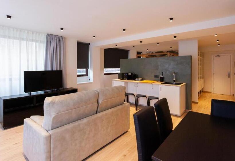 سوئیت با تخت بزرگ, Welldone Sierpes Boutique