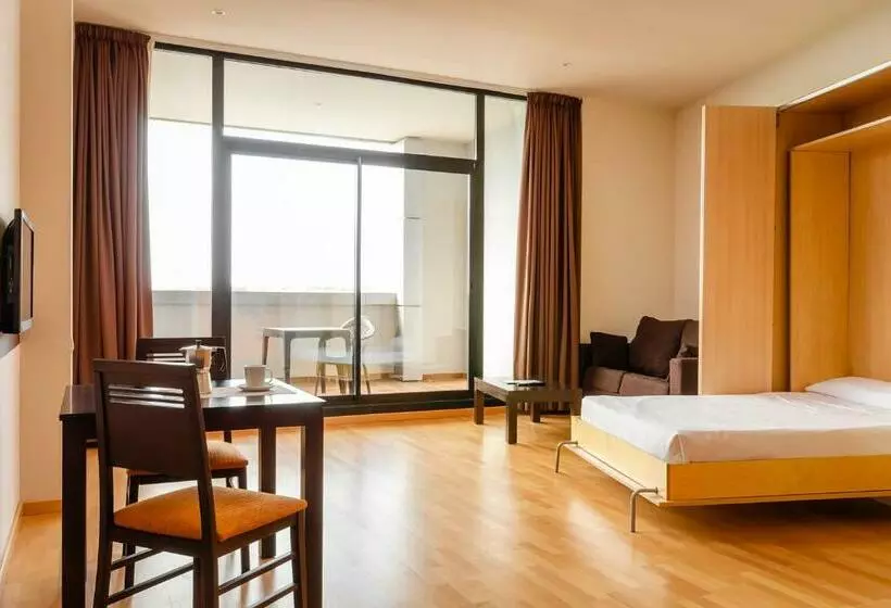 استودیوی استاندارد, Aparthotel Wellness