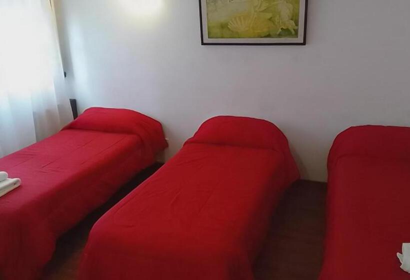 غرفة قياسية ثلاثية, Cosmos Hotel