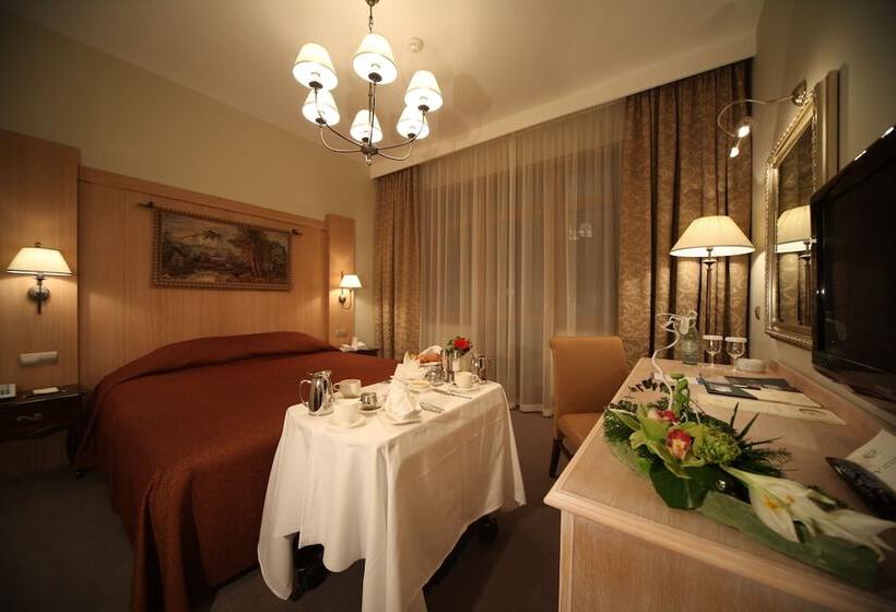 اتاق لوکس با بالکن, Grand Hotel Polyana