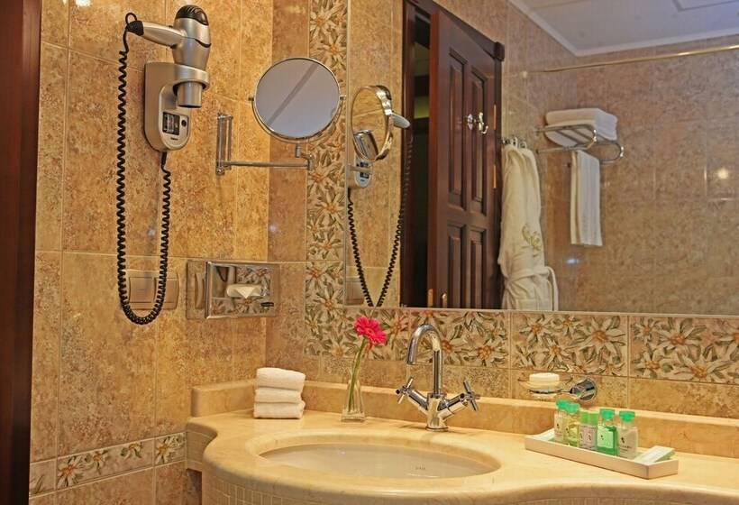 Номер Deluxe с Балконом, Grand Hotel Polyana