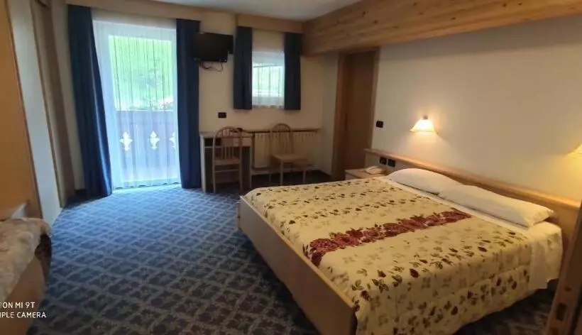 اتاق استاندارد سه نفره, Albergo Fiordaliso