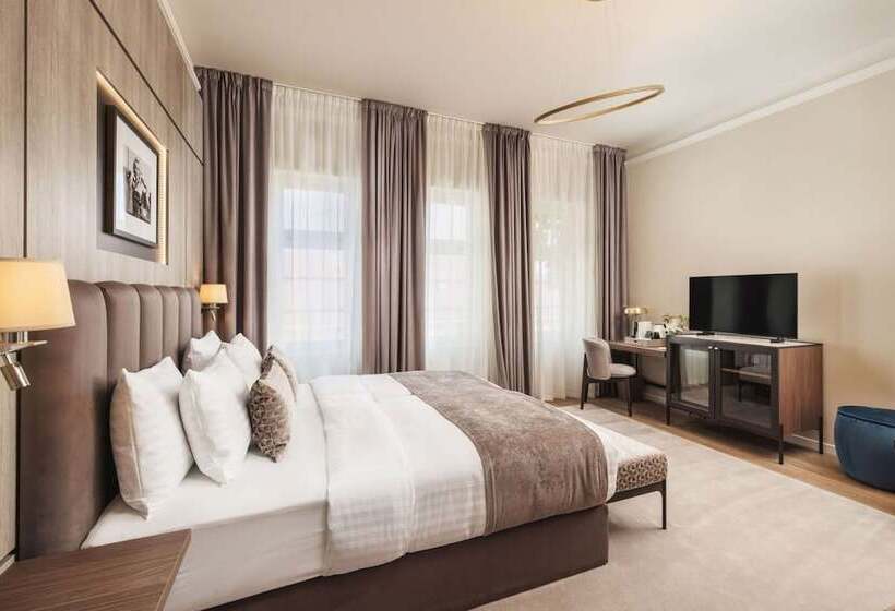 高级大房间, Anna Grand