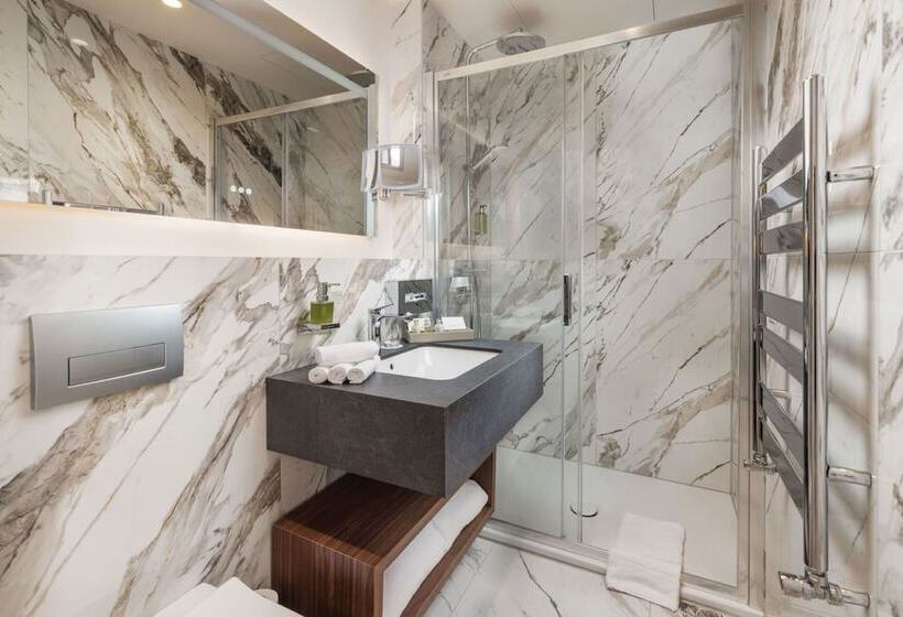 标准间, Anna Grand