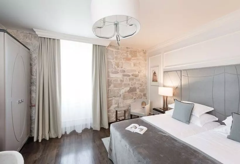 スーペリアールーム, Bastion Heritage Hotel   Relais & Châteaux