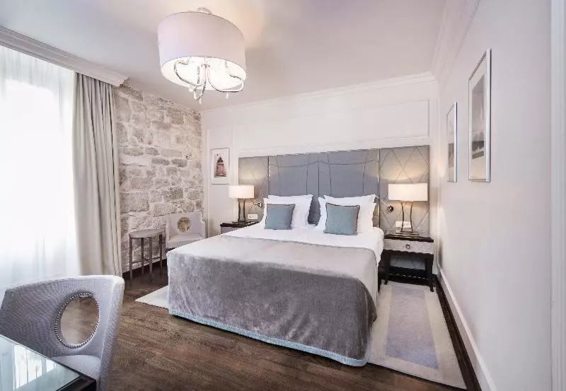 スーペリアールーム, Bastion Heritage Hotel   Relais & Châteaux