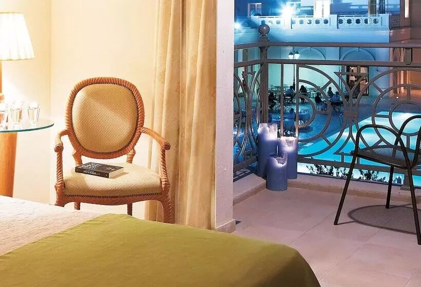 خانه یا کلبه ی ییلاقی با نمای استخر, Grecotel Larissa Imperial