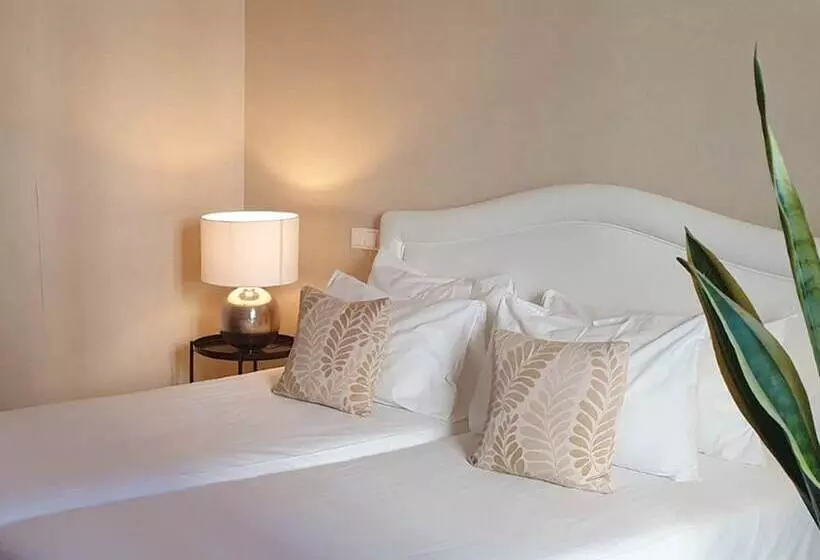اتاق سوپریور با چشم‌انداز استخر, Grecotel Larissa Imperial